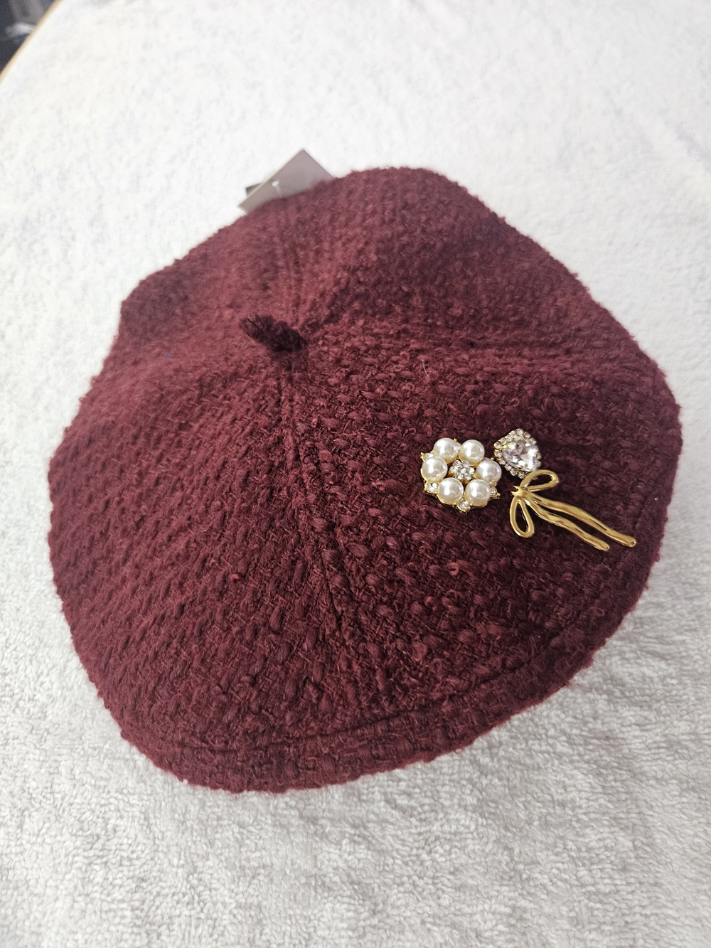 A New Day Women's Burgundy Boucle Knit Pearl Rhinestone Brooch Beret Hat NWT